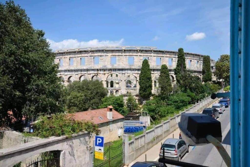 Colloseum View From The Apartment Pula