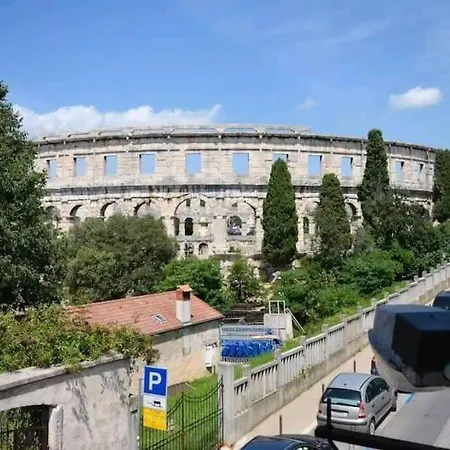 Colloseum View From The Apartment Pula Exterior foto